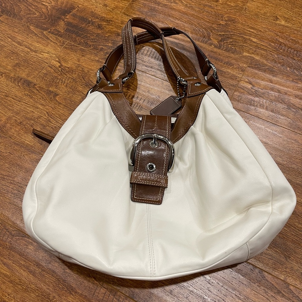 Coach White Leather Handbag with 3 big pockets